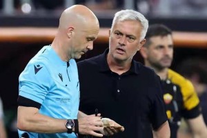 1.6亿打水漂！穆帅5连败+遭200球迷围堵，本菲卡真该给他时间？